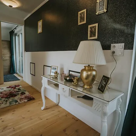 Halacs Homes- Boutique Cabins, Boutique